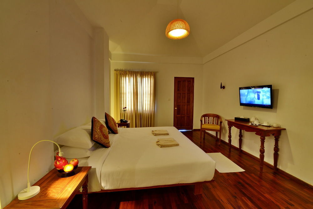 Oasis Hotel Nyaung-U Bagian luar foto
