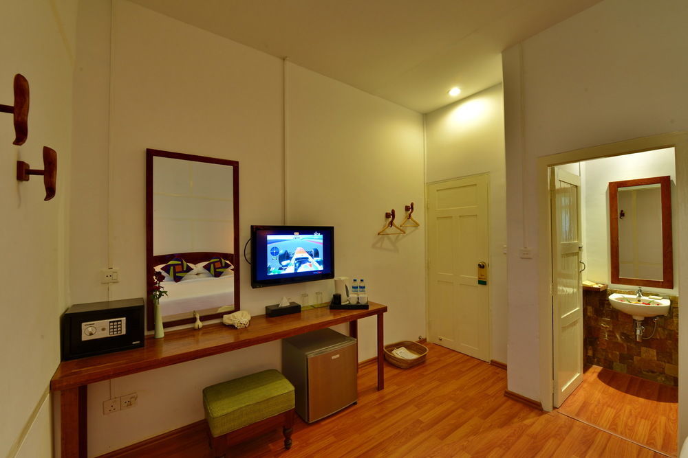 Oasis Hotel Nyaung-U Bagian luar foto