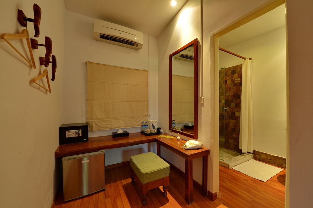 Oasis Hotel Nyaung-U Bagian luar foto