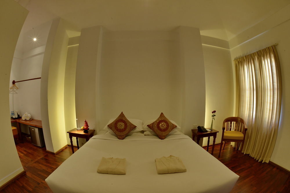 Oasis Hotel Nyaung-U Bagian luar foto