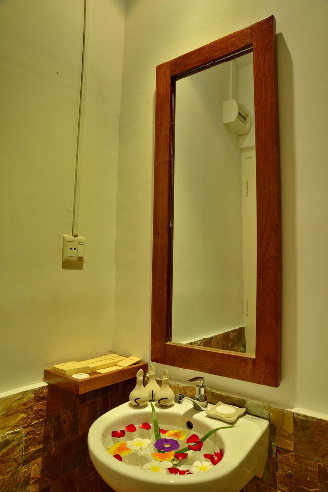 Oasis Hotel Nyaung-U Bagian luar foto