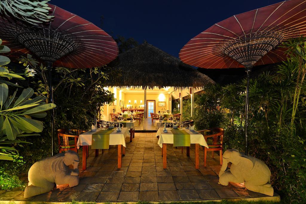 Oasis Hotel Nyaung-U Bagian luar foto