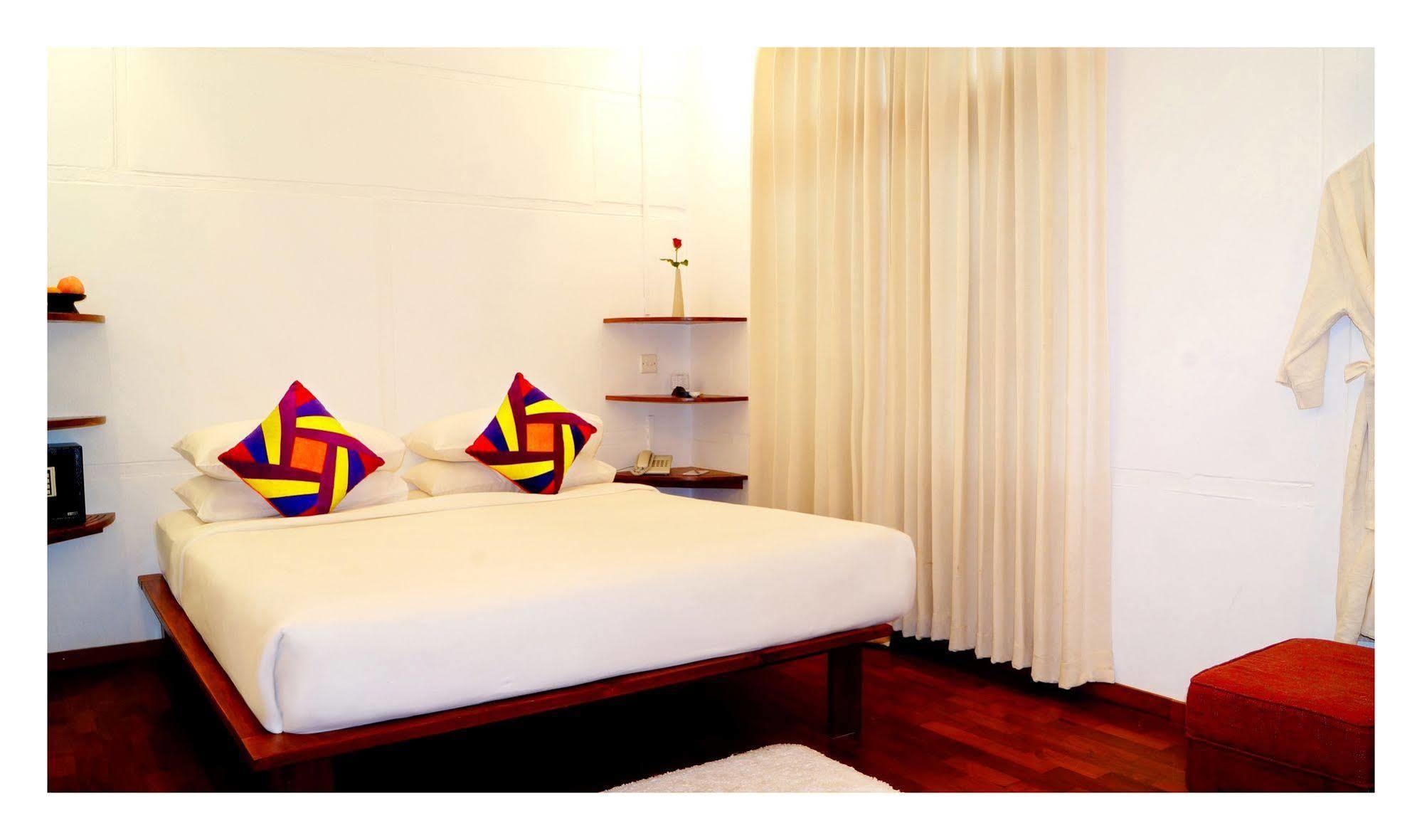Oasis Hotel Nyaung-U Bagian luar foto
