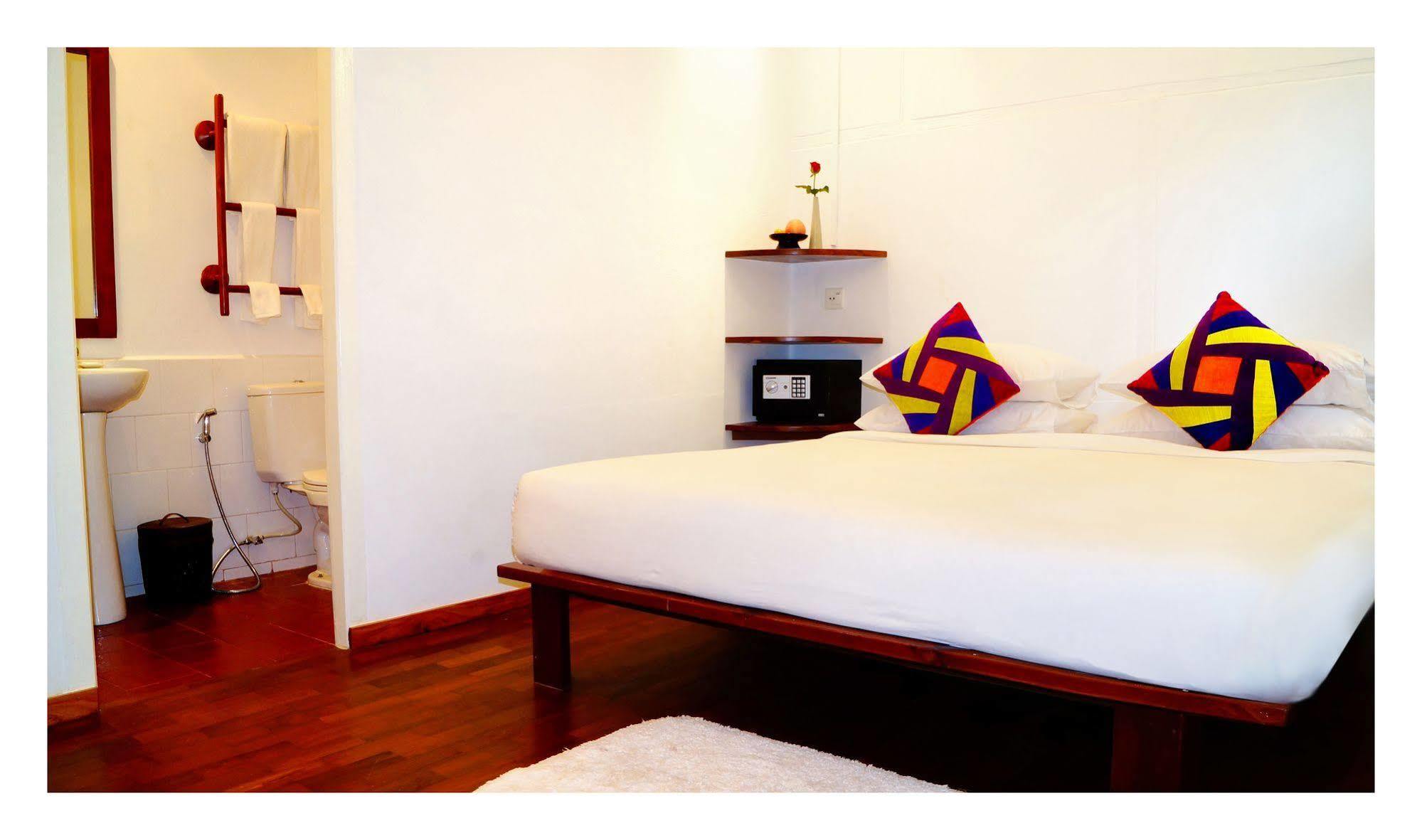 Oasis Hotel Nyaung-U Bagian luar foto