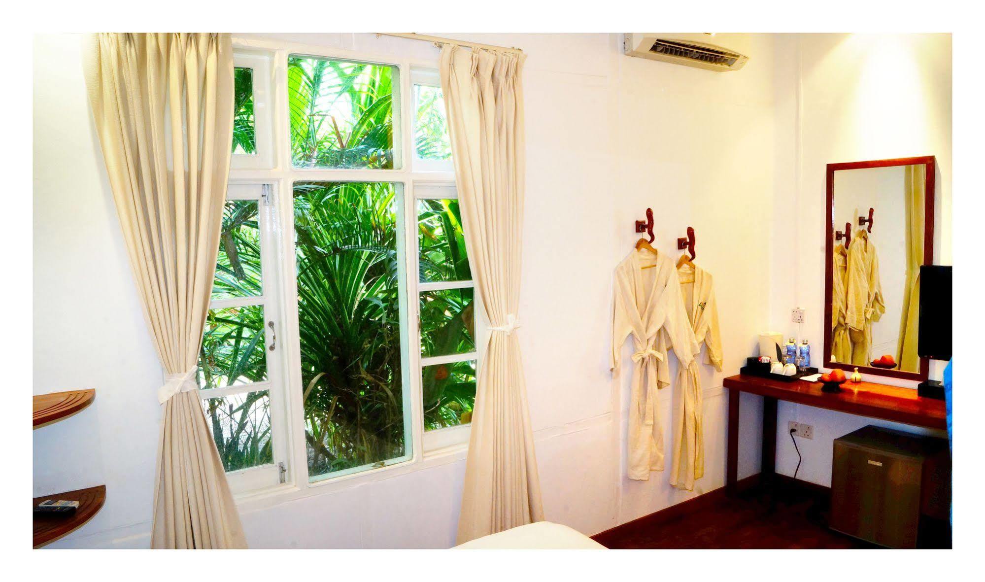 Oasis Hotel Nyaung-U Bagian luar foto
