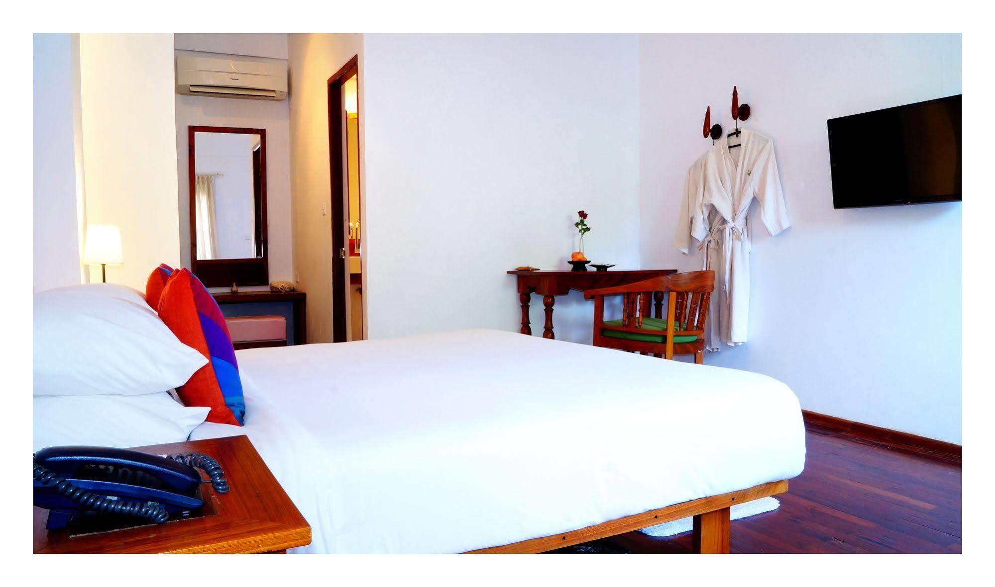 Oasis Hotel Nyaung-U Bagian luar foto