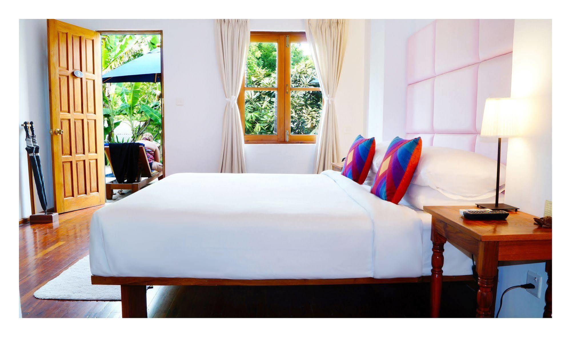 Oasis Hotel Nyaung-U Bagian luar foto
