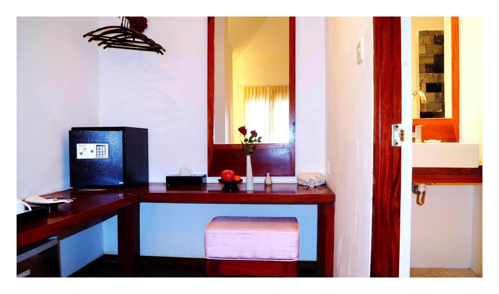 Oasis Hotel Nyaung-U Bagian luar foto