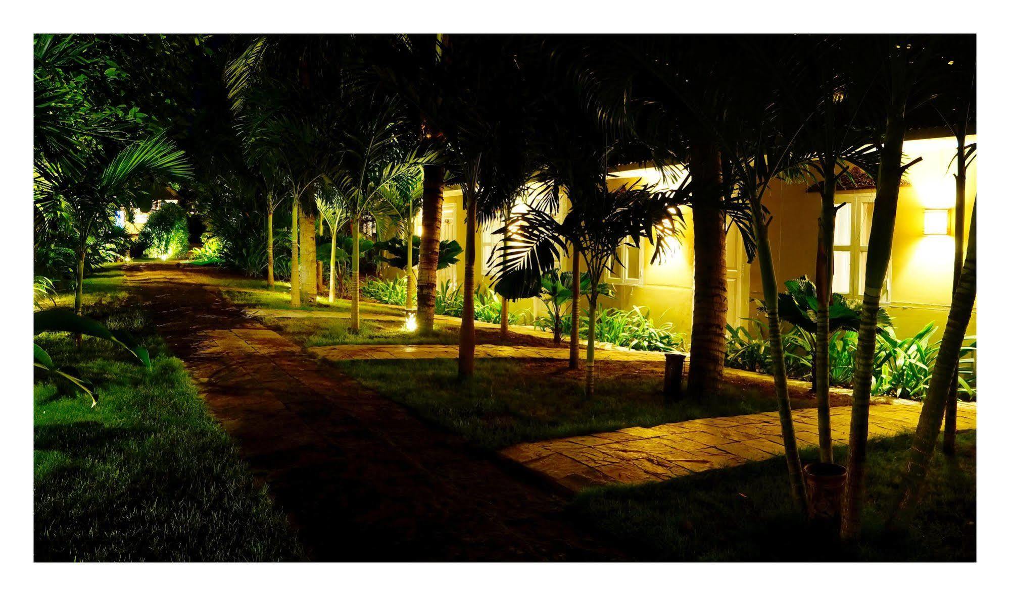 Oasis Hotel Nyaung-U Bagian luar foto
