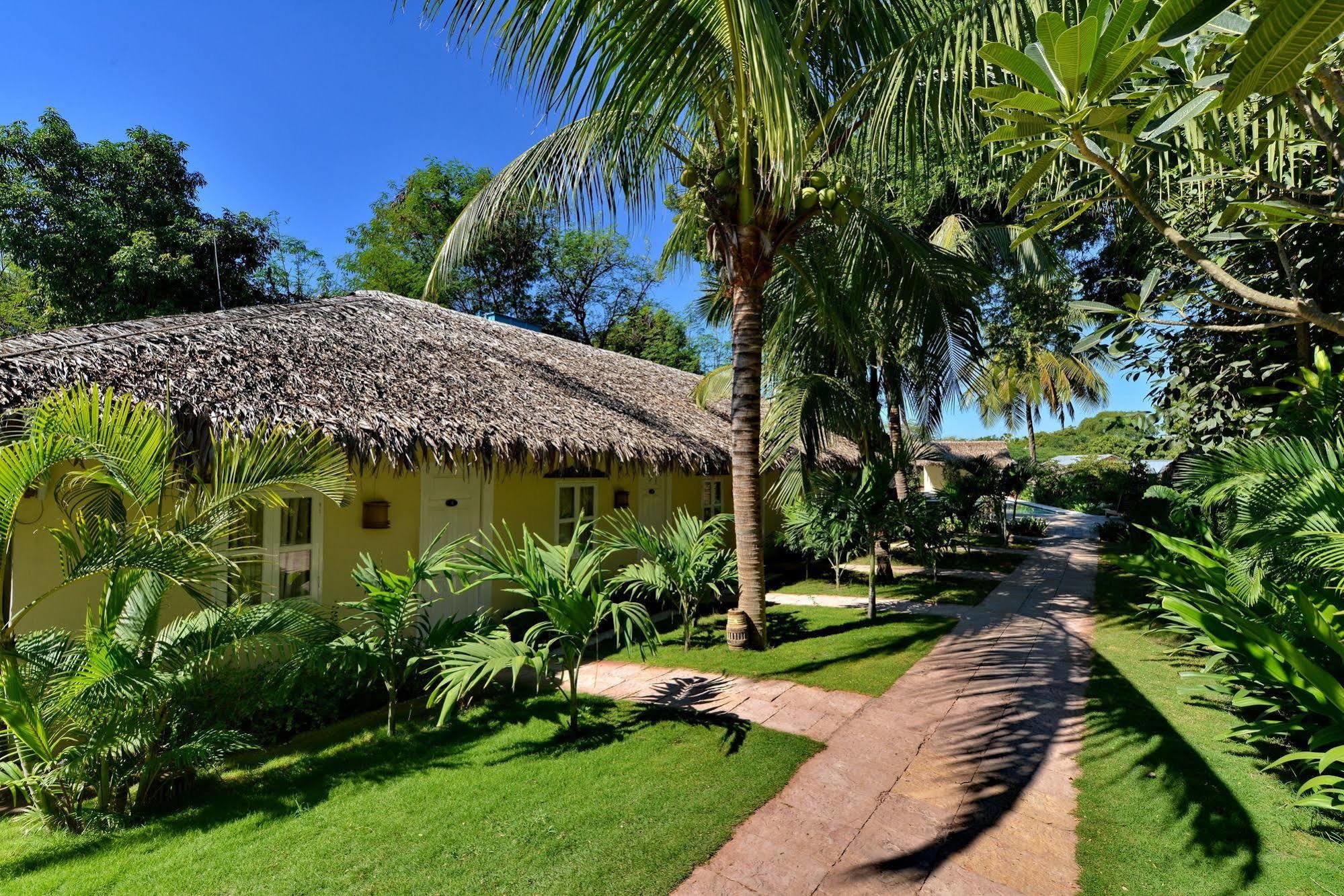 Oasis Hotel Nyaung-U Bagian luar foto