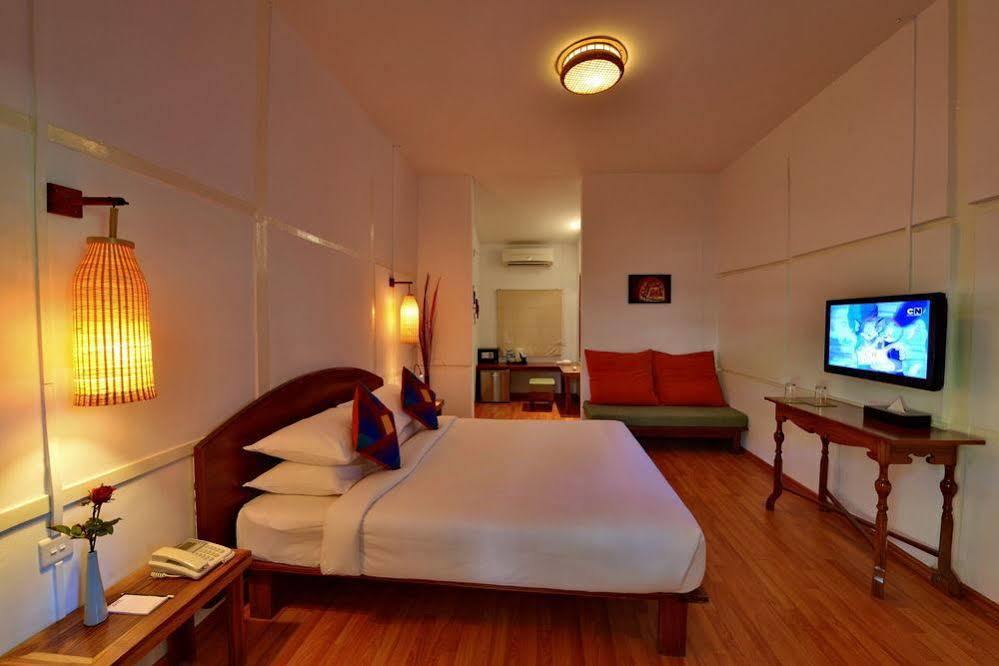 Oasis Hotel Nyaung-U Bagian luar foto