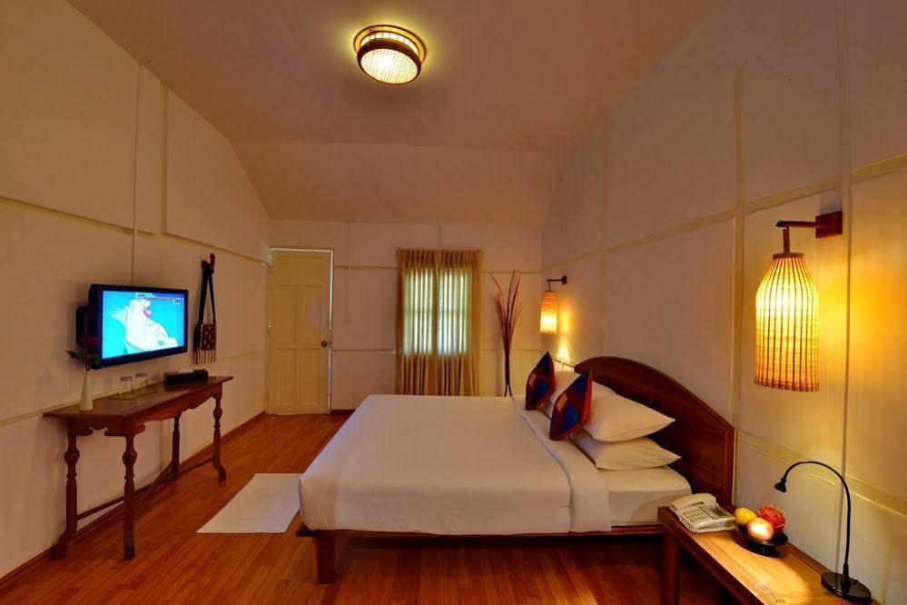 Oasis Hotel Nyaung-U Bagian luar foto