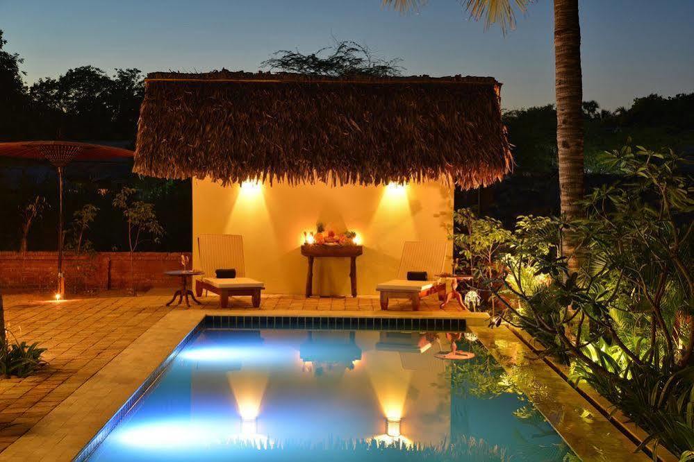 Oasis Hotel Nyaung-U Bagian luar foto